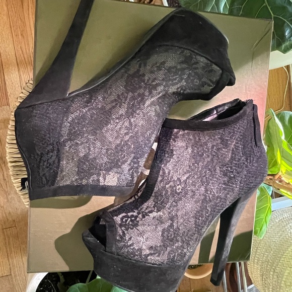 BEBE Platform Heel Olivia Lace Booties Black 7 - Picture 4 of 5